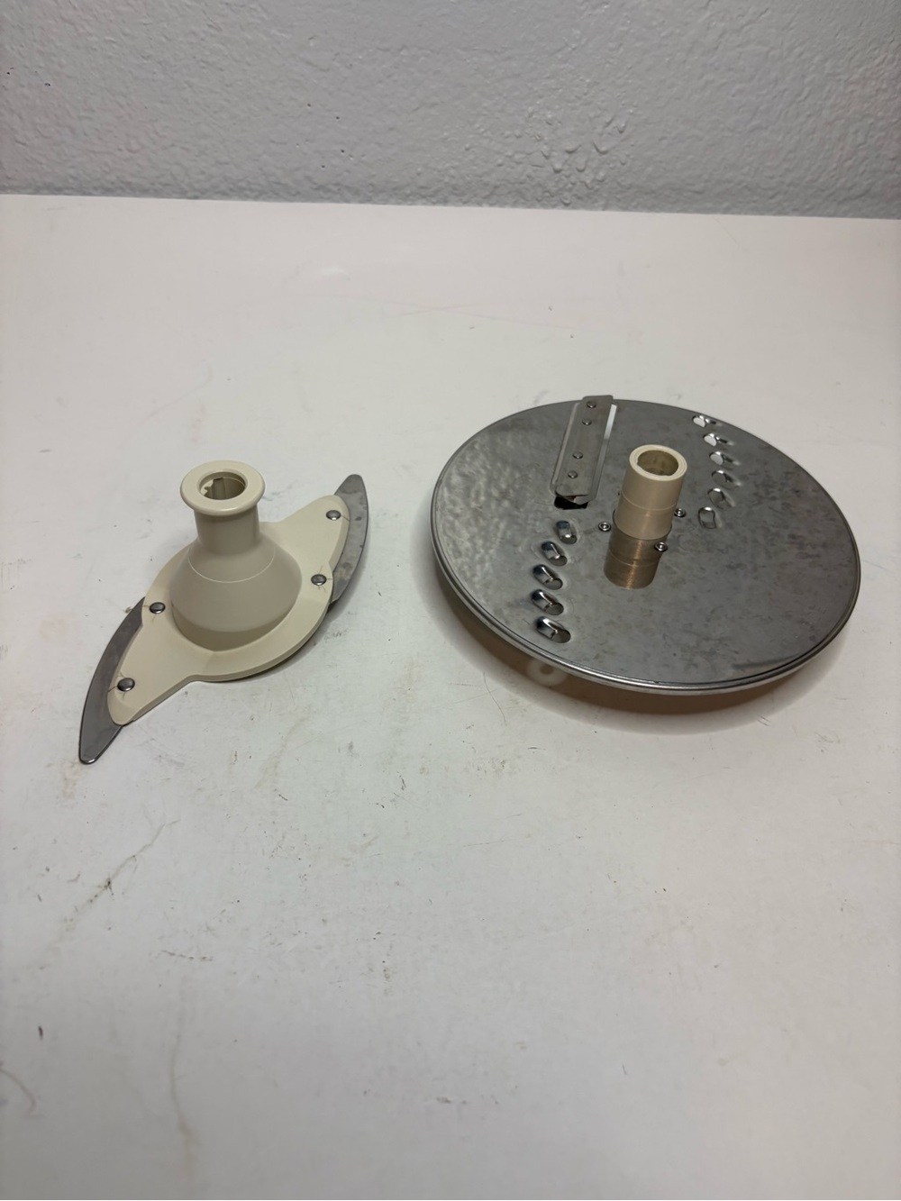 Food Processor Slicing/Shredding Disc Set in Cream and Stainless